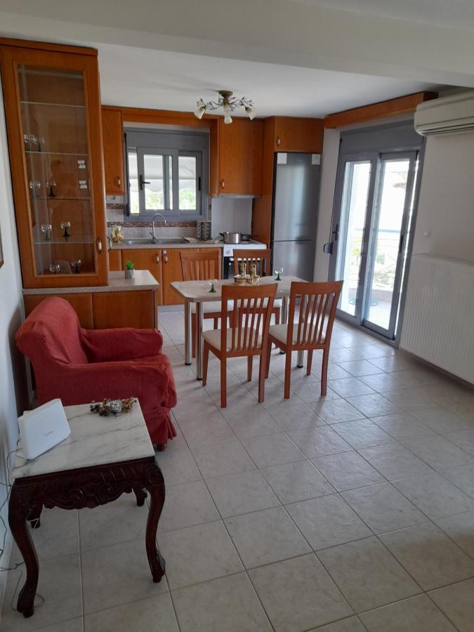 Dominikis Appartment เนอาเปรามอส ภายนอก รูปภาพ