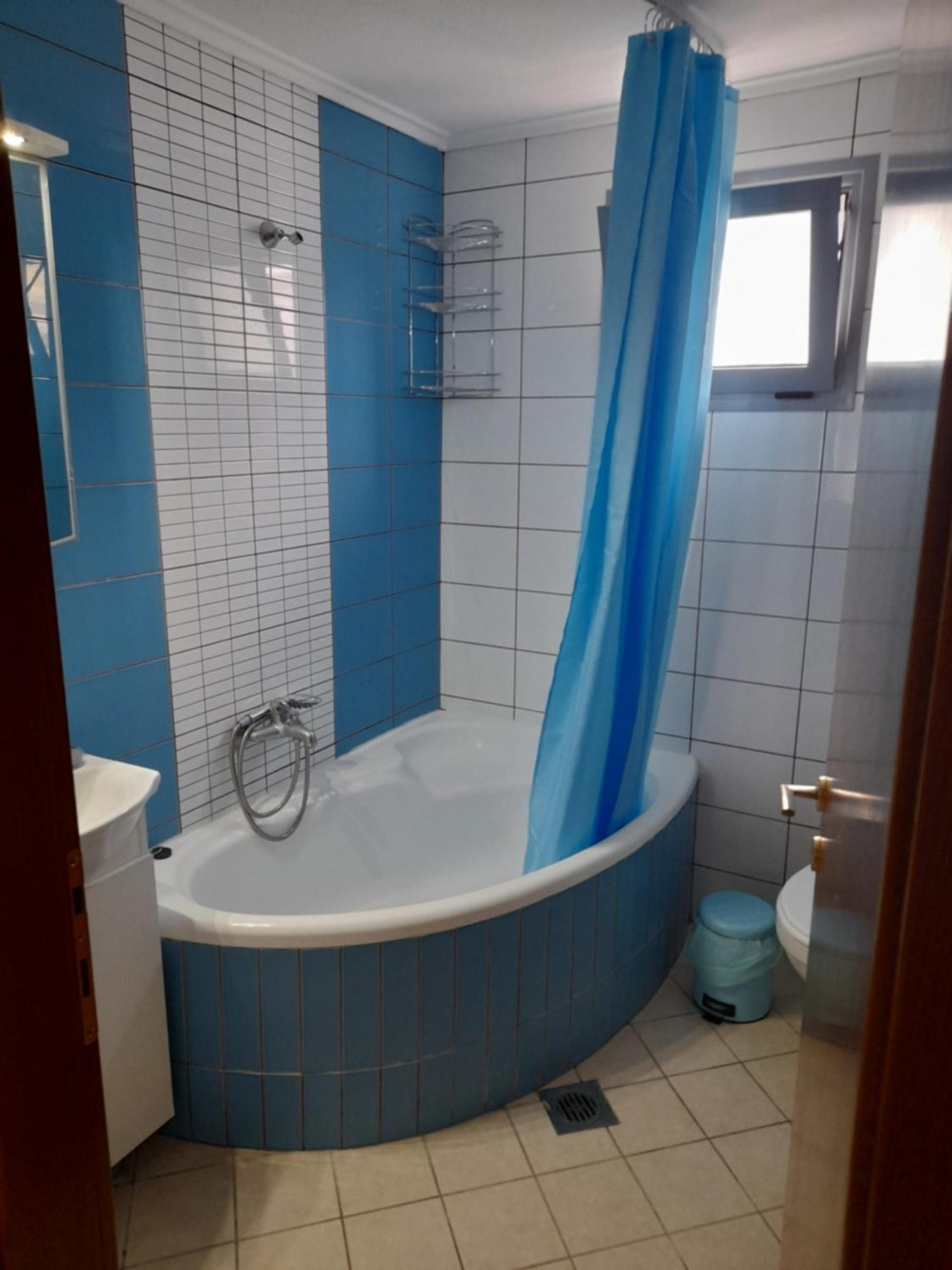 Dominikis Appartment เนอาเปรามอส ภายนอก รูปภาพ