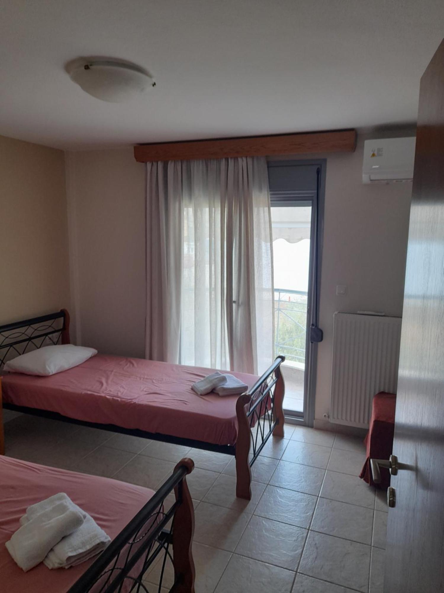 Dominikis Appartment เนอาเปรามอส ภายนอก รูปภาพ